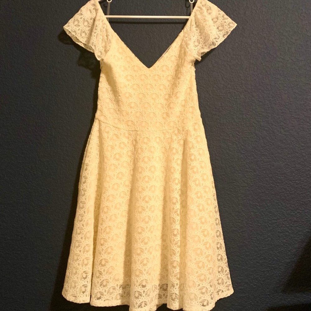 Easel Cream Lace Dress Size Large